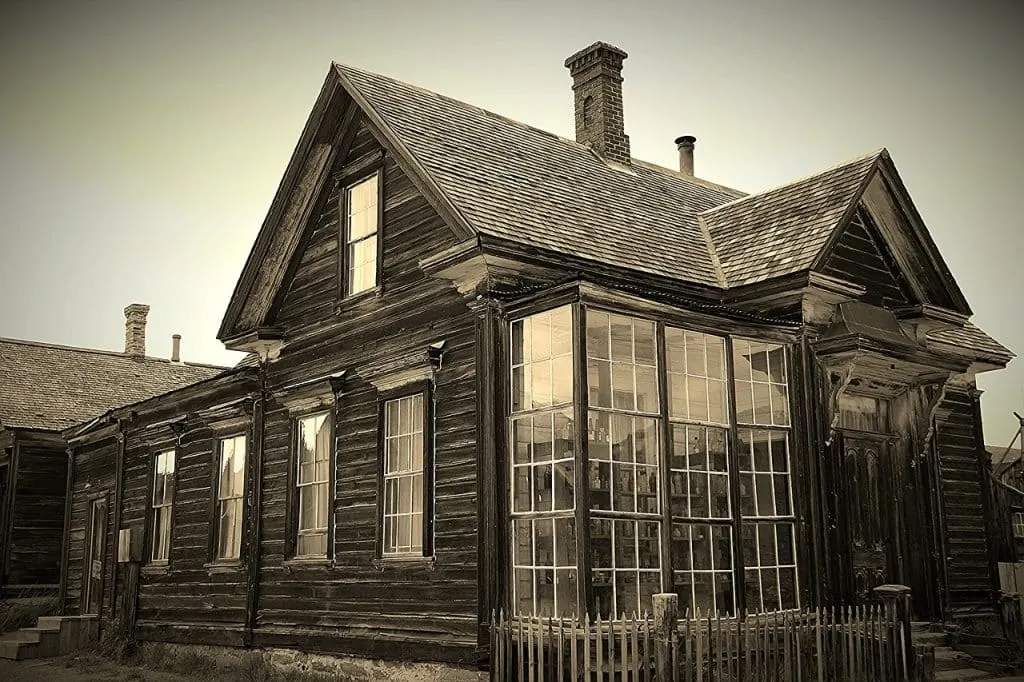 découvrez l'univers fascinant des ghost towns, ces villes abandonnées chargées d'histoires et de mystères. explorez des paysages désertés, plongez dans le passé et laissez-vous envoûter par l'atmosphère unique de ces endroits oubliés par le temps.