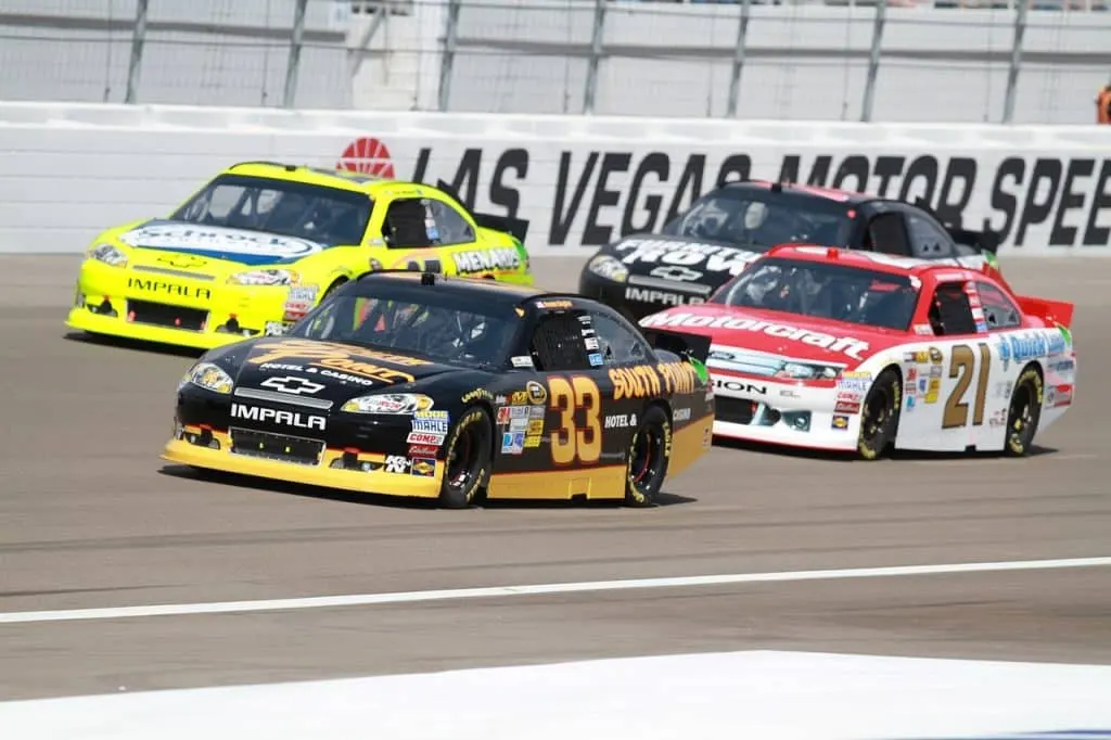 découvrez les dernières actualités sur la restructuration de la direction de la nascar et ses implications sur le sport automobile.