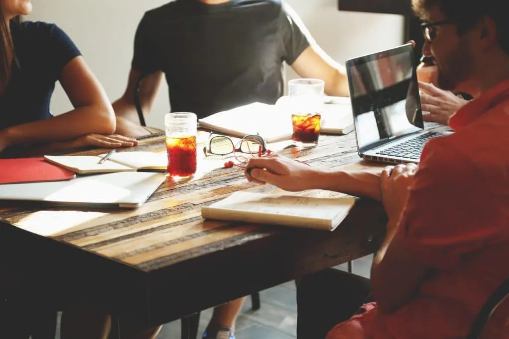 découvrez l'importance des partenariats stratégiques dans le monde des affaires. apprenez comment établir des relations fructueuses et durables pour stimuler la croissance et l'innovation. explorez les avantages des collaborations réussies et les étapes pour construire des alliances qui transformeront votre entreprise.