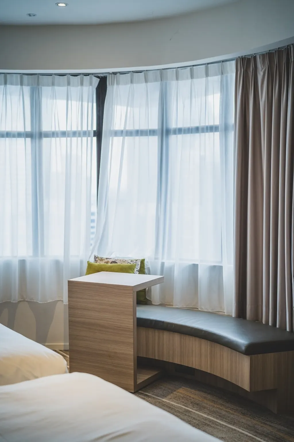 découvrez notre sélection d'hôtels pour un séjour inoubliable. que ce soit pour un voyage d'affaires, une escapade romantique ou des vacances en famille, trouvez l'hébergement idéal qui répond à tous vos besoins. profitez de confort, d'accessibilité et de services de qualité dans les meilleures destinations.