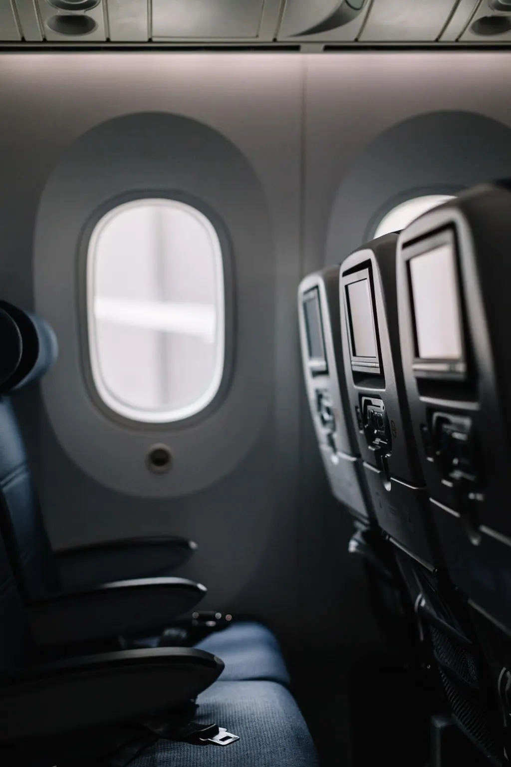 découvrez le confort et l'élégance de la business class. voyagez avec style grâce à un service de haute qualité, des sièges spacieux et un accès exclusif aux salons d'aéroport. idéal pour les professionnels en déplacement, la business class offre une expérience de vol inégalée.