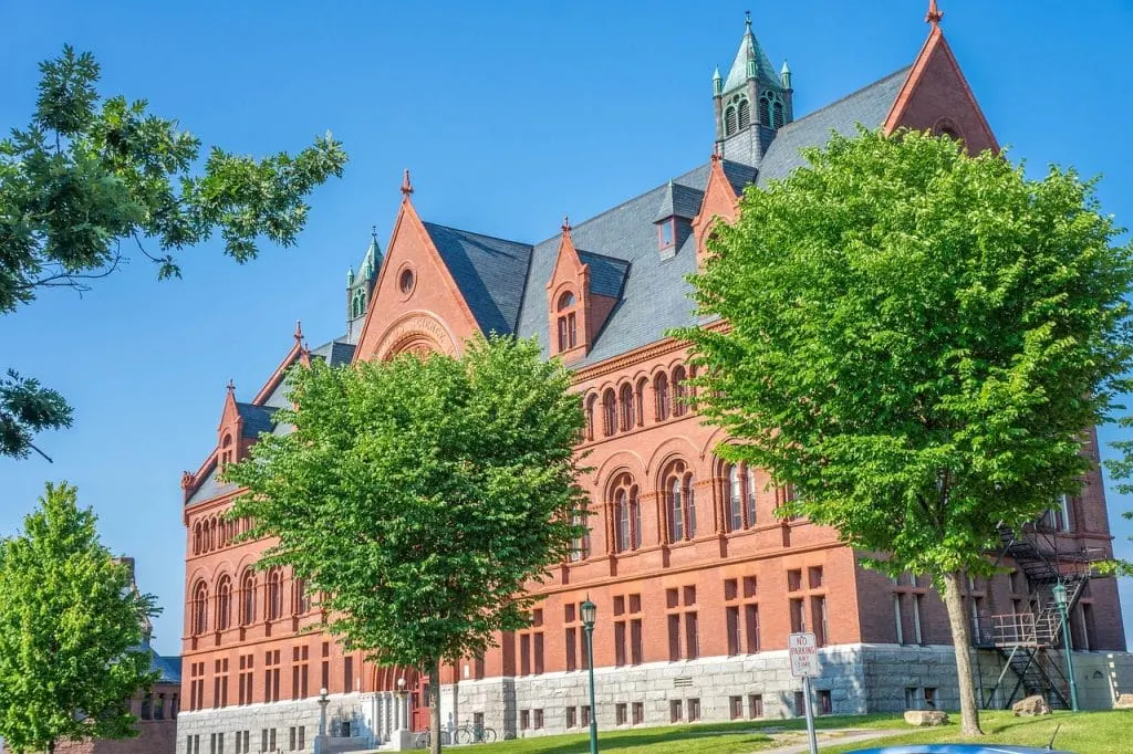 découvrez burlington, une destination dynamique réputée pour ses paysages enchanteurs, ses attractions culturelles variées et son atmosphère conviviale, idéale pour un séjour mémorable en famille ou entre amis.