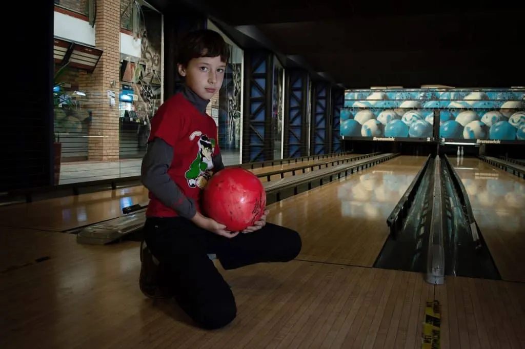 découvrez tout l’univers du bowling : conseils, règles du jeu, astuces pour progresser et adresses incontournables pour passer un moment amusant entre amis ou en famille.