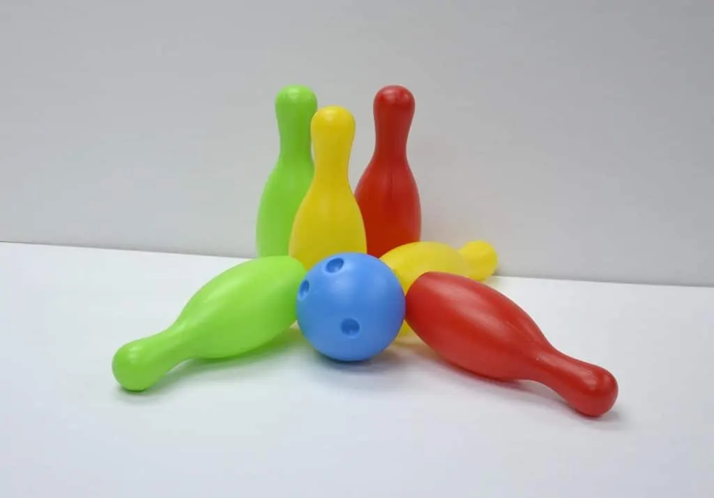 découvrez tout ce qu’il faut savoir sur le bowling : règles du jeu, conseils pour améliorer votre score et adresses des meilleures pistes pour partager un moment convivial entre amis ou en famille.