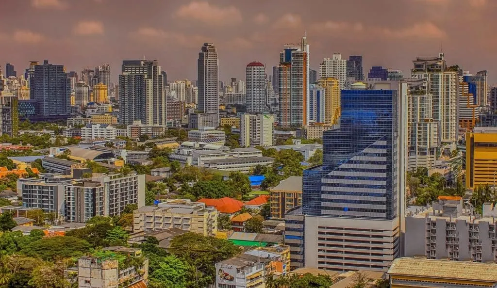 découvrez les raisons derrière l'effondrement des détaillants en thaïlande, ses impacts économiques et les défis auxquels le secteur du commerce de détail est confronté en 2024.
