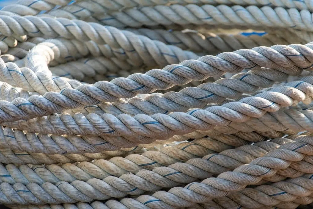 découvrez l'impact des tensions commerciales mondiales sur l'économie et les marchés, ainsi que les enjeux et les solutions envisageables pour les entreprises et les gouvernements.