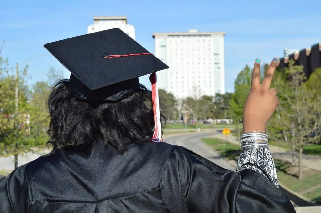 découvrez les enjeux et les avantages de l'enseignement supérieur : universités, grandes écoles, orientation, conseils pour réussir ses études et préparer son avenir professionnel.