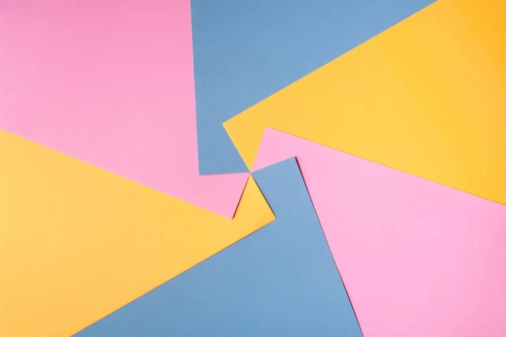 découvrez l'histoire inspirante du jeune prodige de l'origami, lauréat du concours teenage origami winner, et plongez dans l'art du pliage de papier.