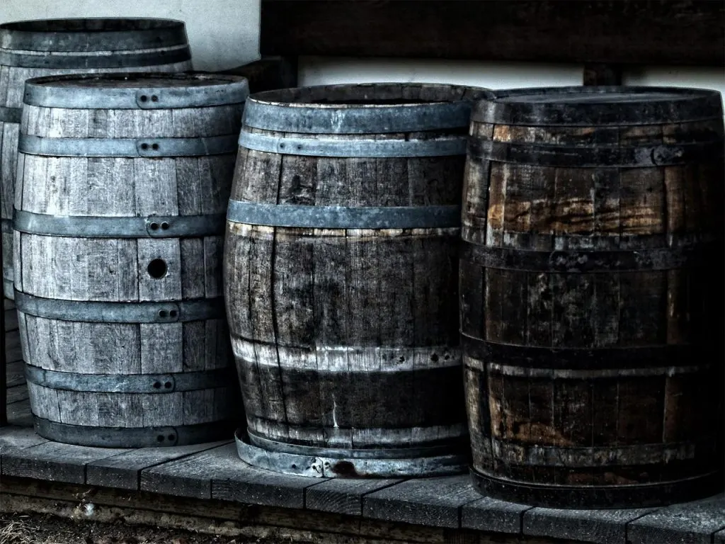 découvrez l'art de la distillation dans notre distillerie, où tradition et savoir-faire se rencontrent pour créer des spiritueux d'exception.