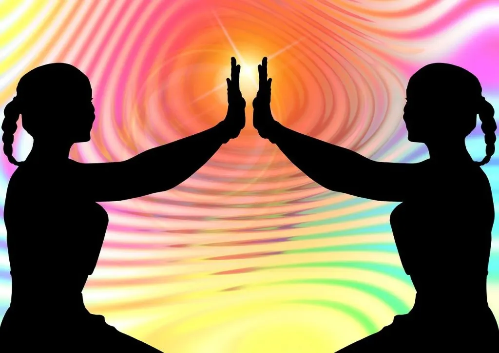 découvrez comment le silence peut devenir un puissant outil de leadership pour mieux écouter, inspirer et guider votre équipe avec confiance.