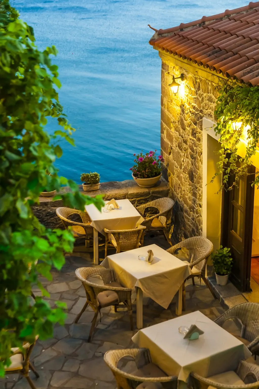 informations importantes sur la fermeture temporaire ou définitive du restaurant, incluant les raisons et les dates concernées.